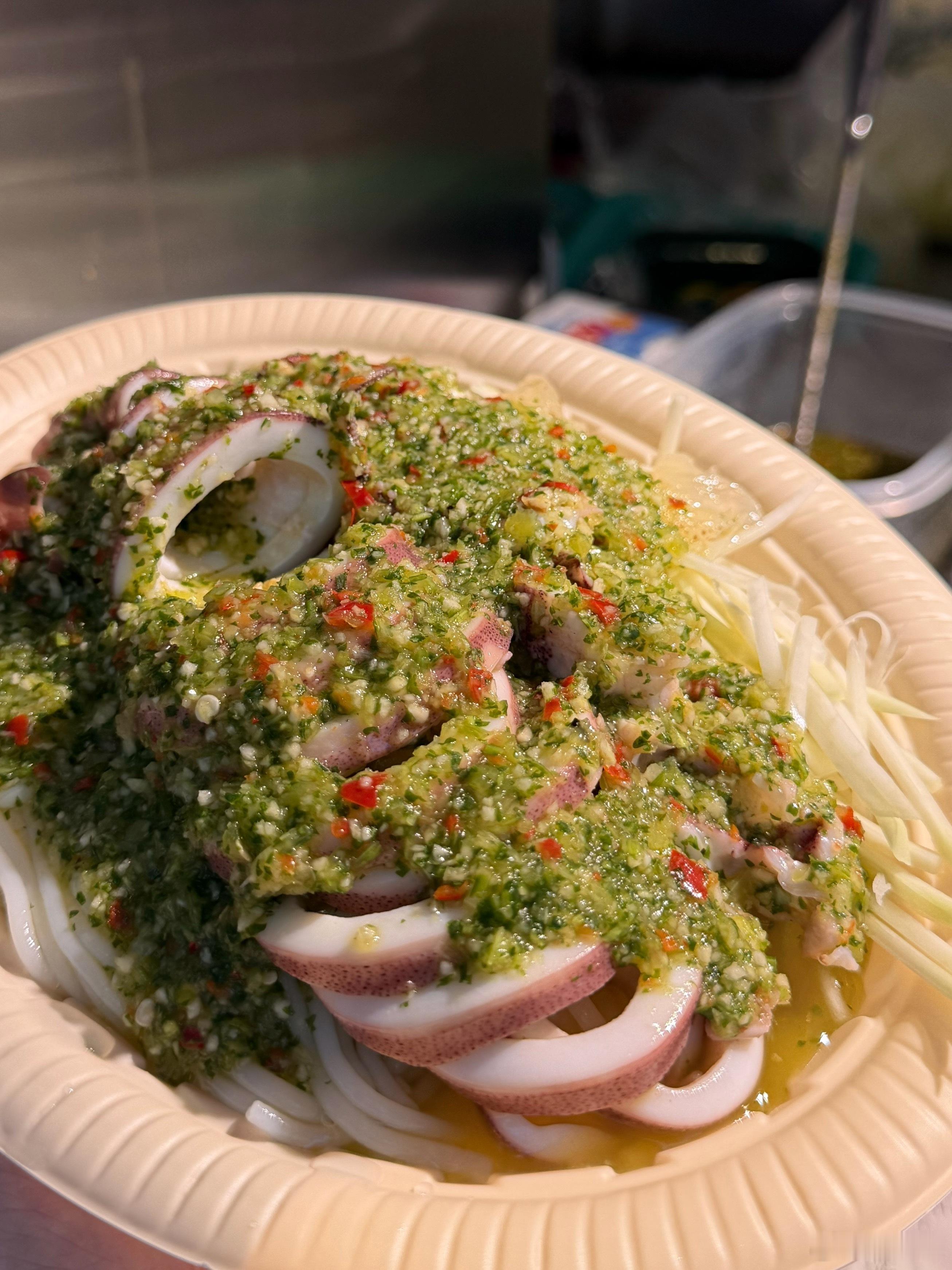 吃完饭遛弯的时候点了一份海霸天，朋友问怎么突然想吃这个，我说因为有天在家刷小红书