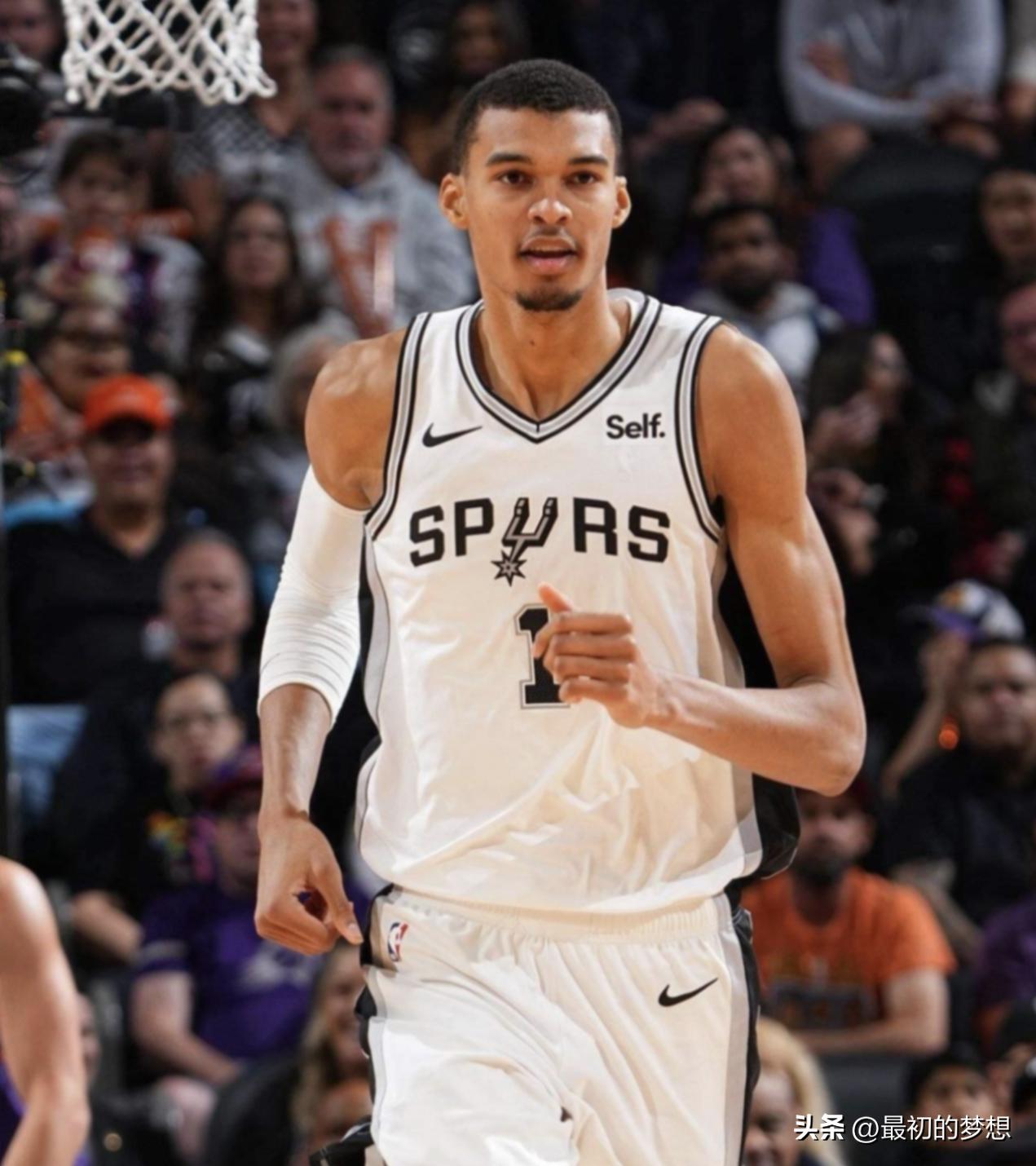 当下NBA五大最强防守球员！你们心中是这几位吗？

1. 文班亚马（马刺，中锋）