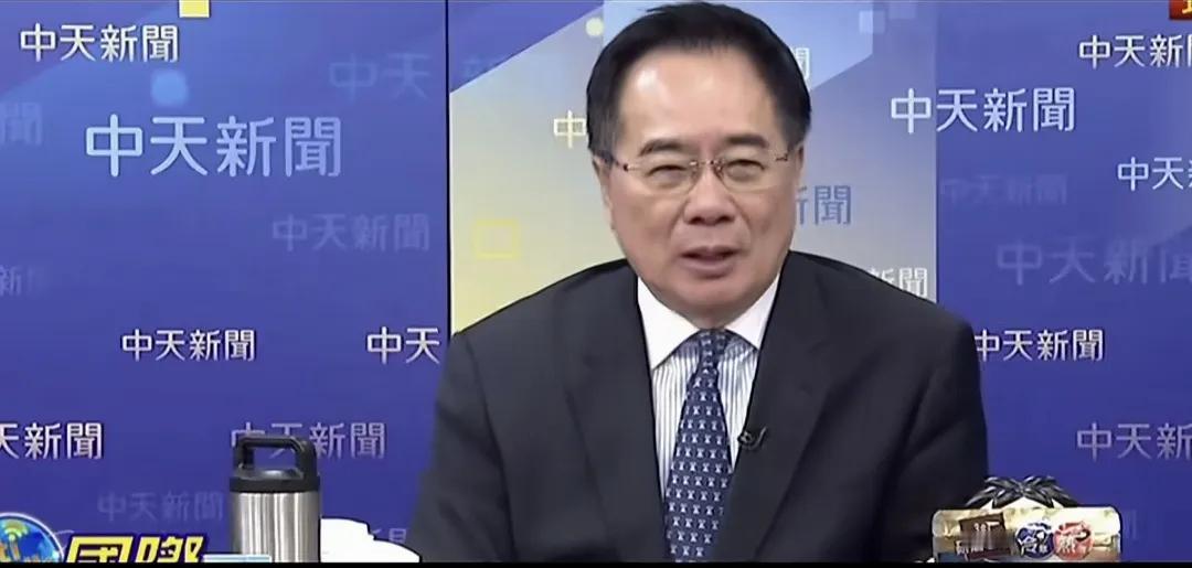 蔡正元说，新加坡总理黄循财在9.3大阅兵期间访印，要拉着印度巡航马六甲海峡，真是