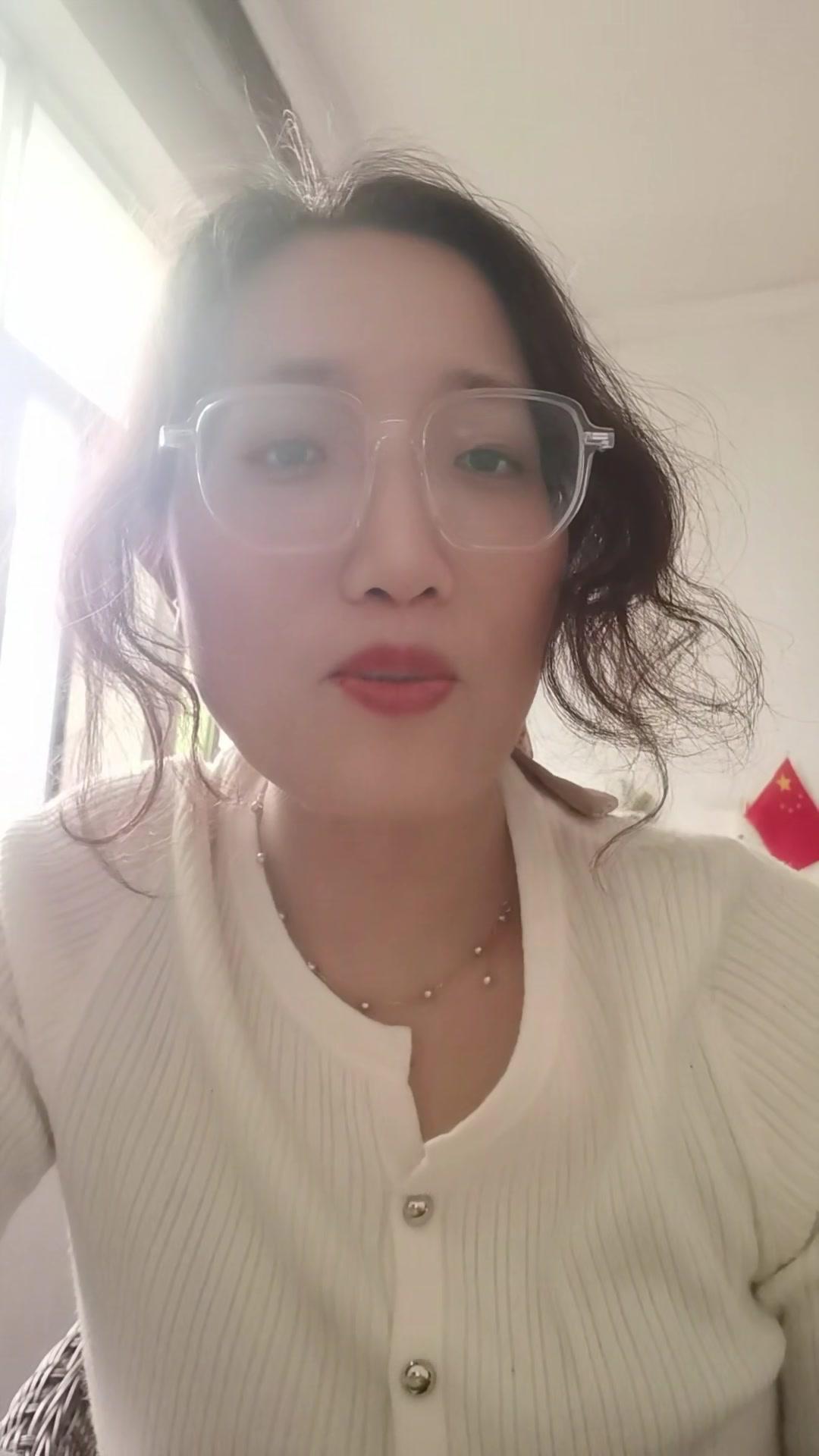 🌿董宇辉的云南小作文简直美到窒息！

看看他写的：