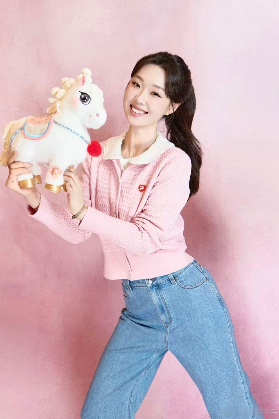 管乐春晚六折叠 回顾管乐的演艺之路，她一直脚踏实地走好每一步，如今能登上六台春晚