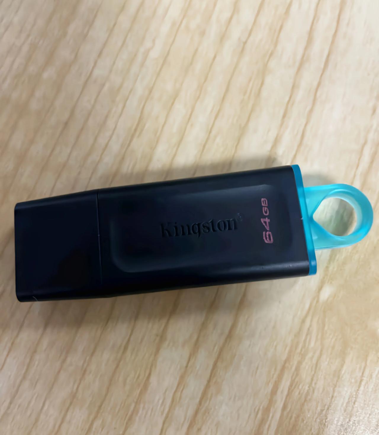 想不到啊，买个U盘也被单位同事嫌弃了。年底了单位搞个小活动，奖品是U盘，我上京东