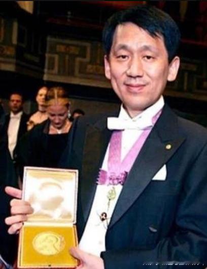 辟个谣:日本的诺贝尔获得者不会英语

现在有一个广泛传播的谣言是日本的诺贝尔获奖