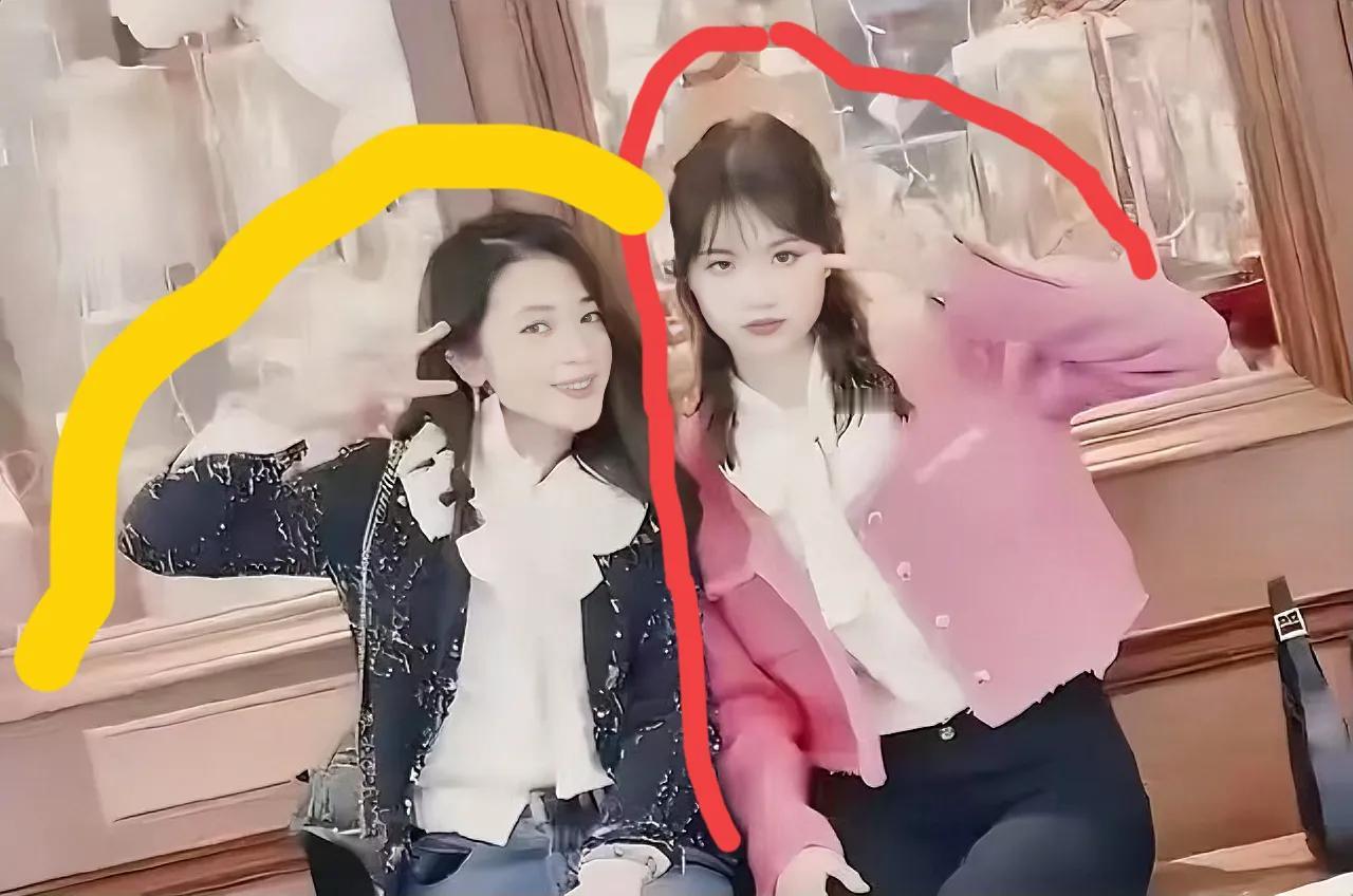打小就好看！不信你看，图中两美女，右边的那一个，也不知道是不是徐枫灿？反正长的真