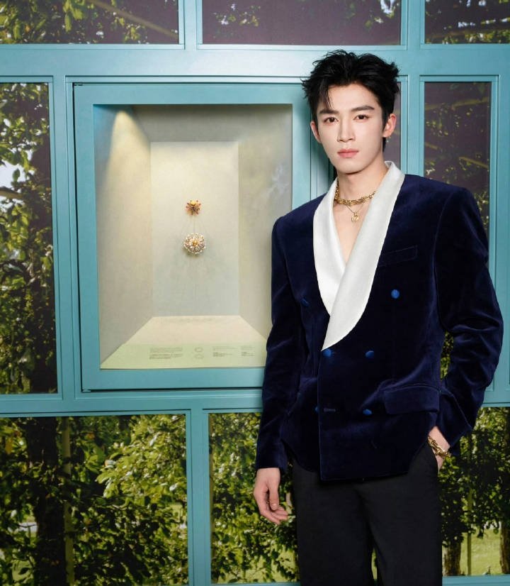 告白和偏偏宠爱已经没有不爆的可能了，陈飞宇王星越001之争，邓恩熙艾米051之争