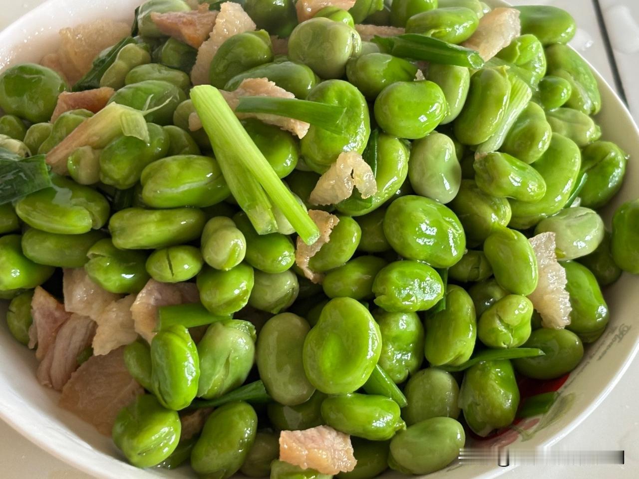 我每一次外出旅游后，回家后第一件事都会看一下种的那些菜，包括房前屋后的和院子里。