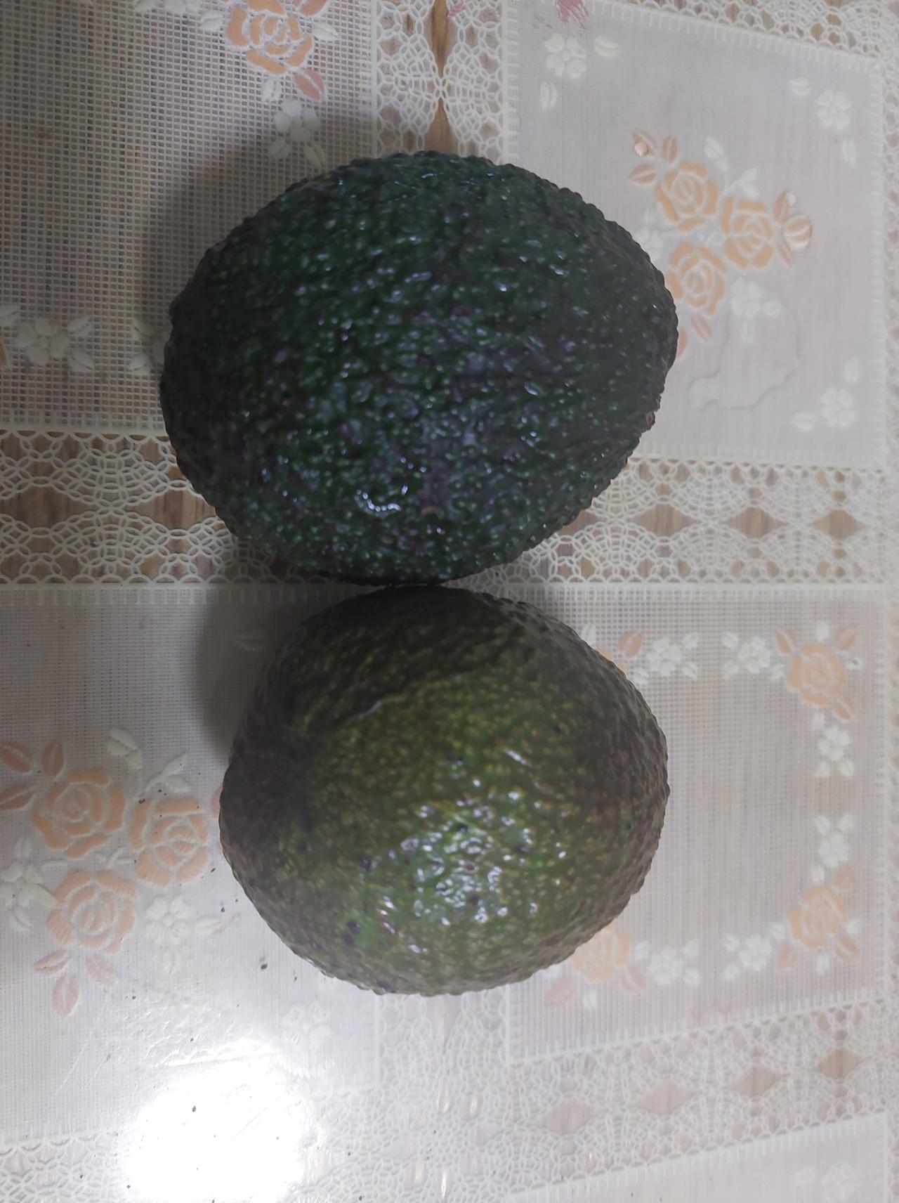 这是今晚我和 G 哥的晚餐。

他自然不接受这些，他自己下面条，我不吃。

今夏