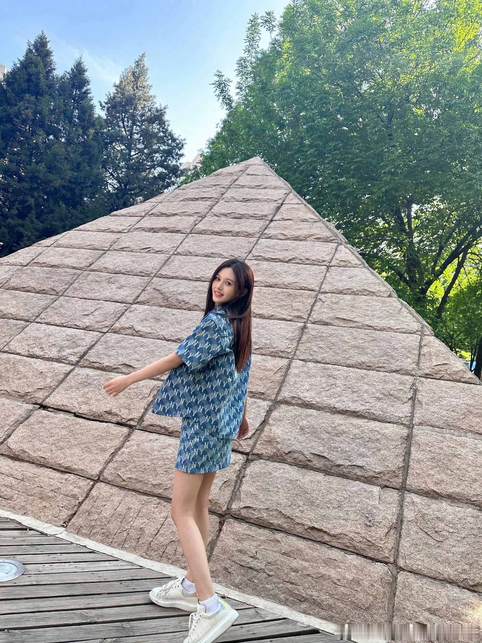 沈羽洁  🪶沈羽洁不二之臣 🪶沈羽洁季明舒 心有善意，途中便有天使。 勇敢 