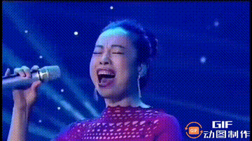 惊呆了
黄绮珊无论唱什么歌，都是一副很吃力的感觉，连上下嘴唇都在不停地抖动，仅仅