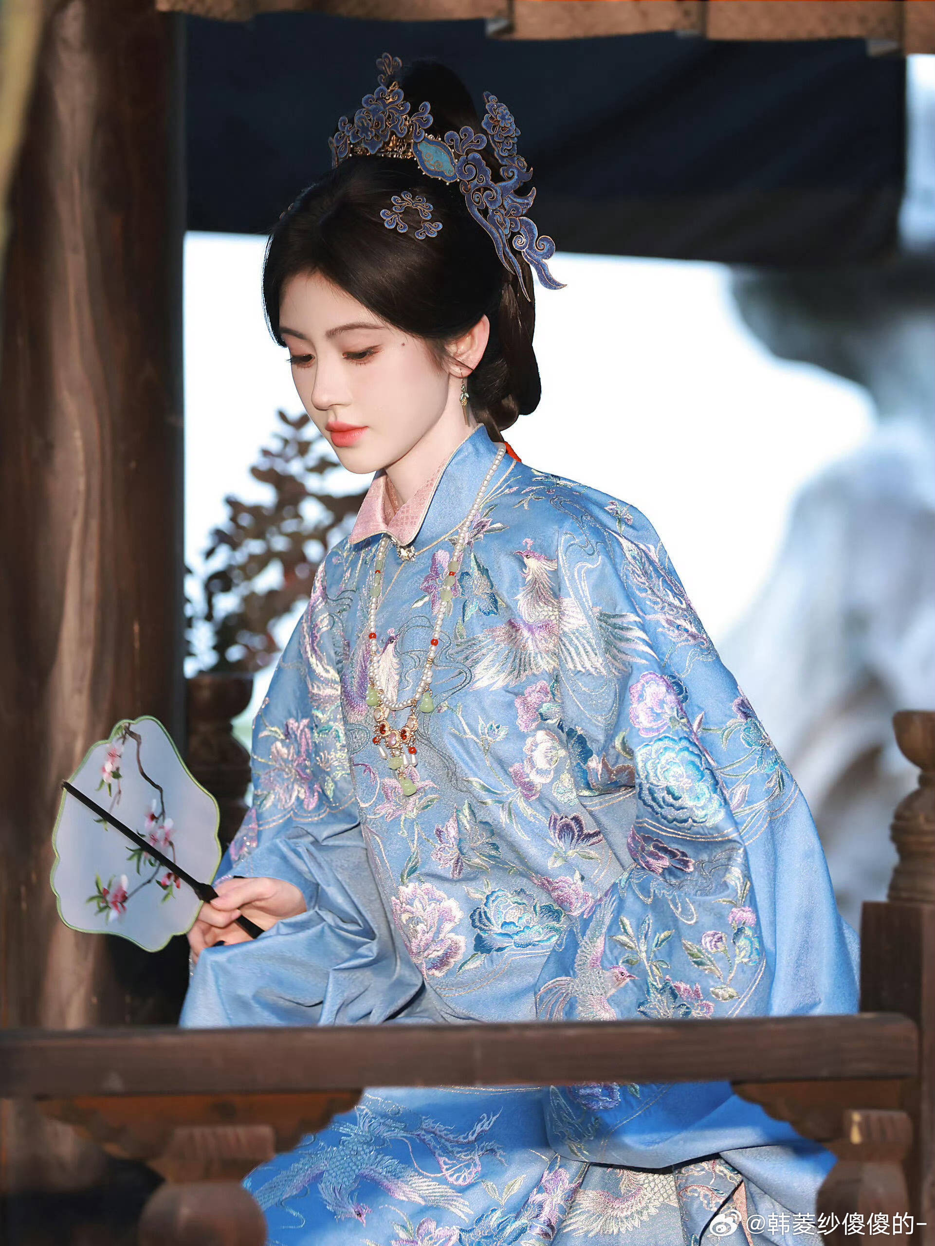 鞠婧祎人美心善的小姐姐  至于田曦薇 也是个人 