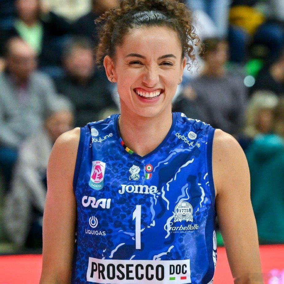 加比的职业规划很像我朝的五年计划，从瓦基夫到科内（目前也是补充续约就是五年）。她