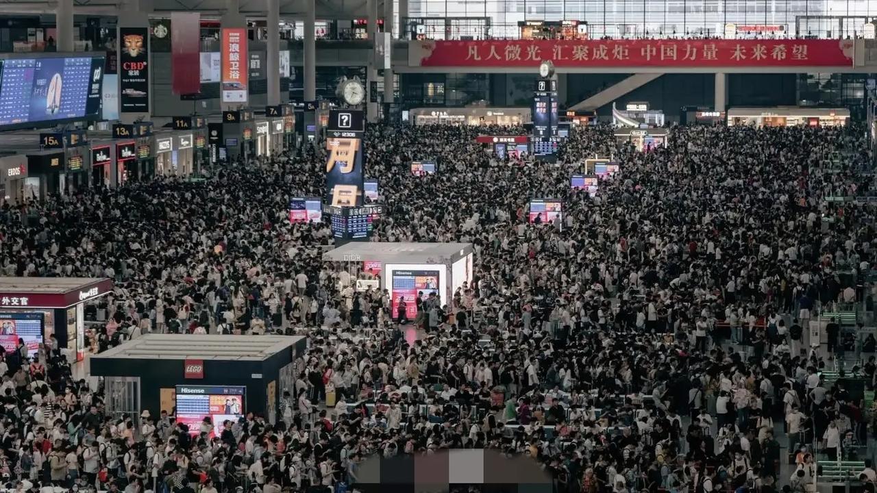 国庆出行，真正的“聪明人”会这样做:

1、自驾的年假请两天，29或者30就出发