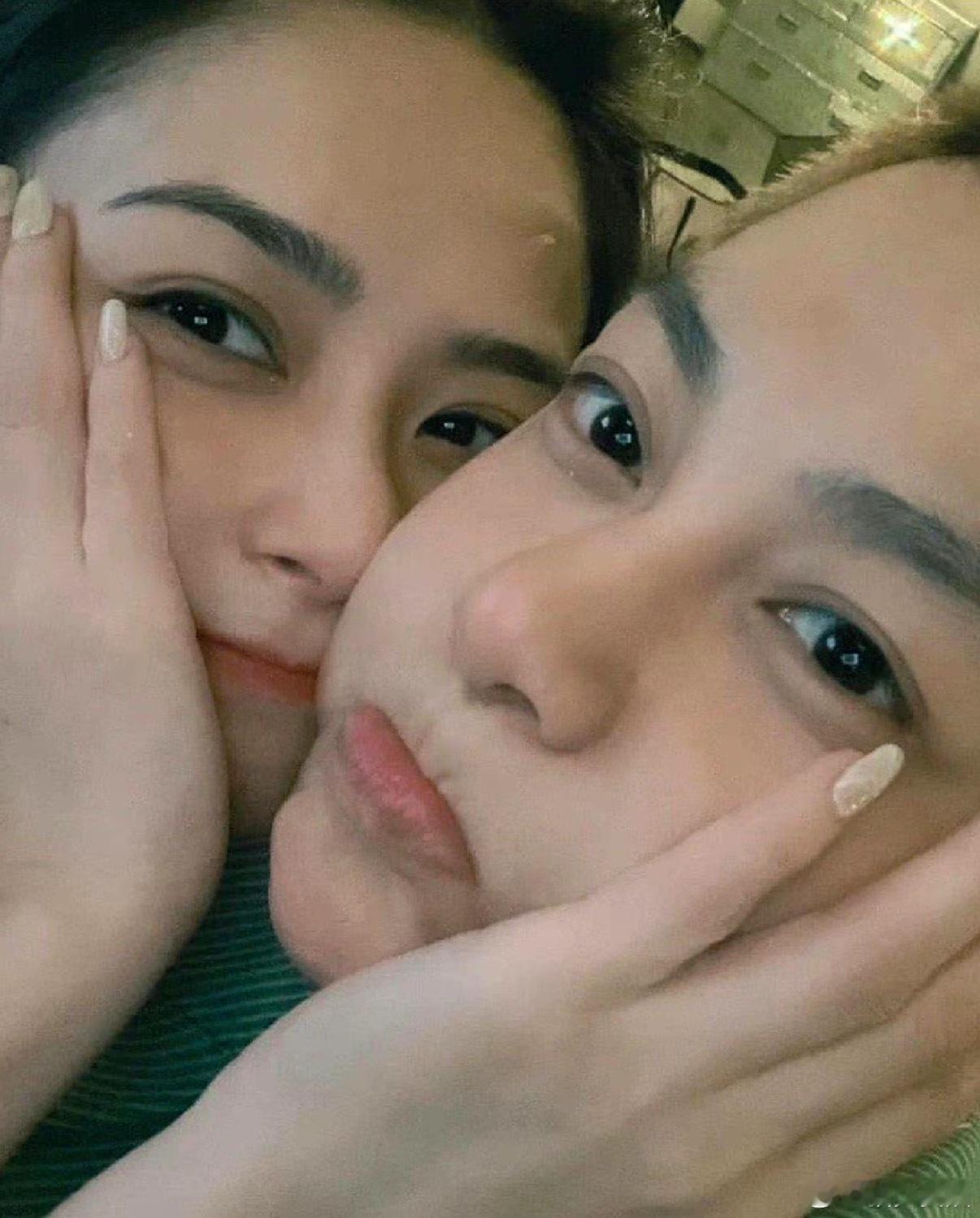 阿娇和皇甫圣华挽手逛街就算她俩真在一起了又能怎样呢，都这么大人了经历了这么多事了