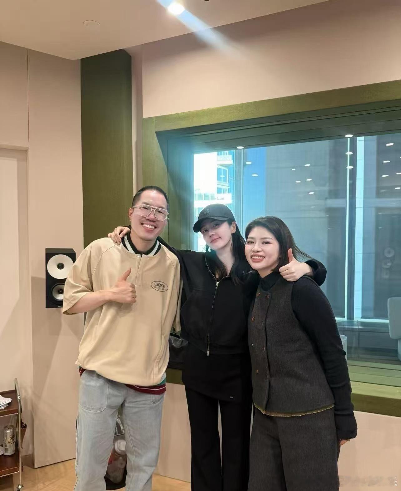 窦靖童欧阳娜娜是同一个声乐老师 从合唱作品挖到有趣小渊源，同门情谊让舞台更有温度