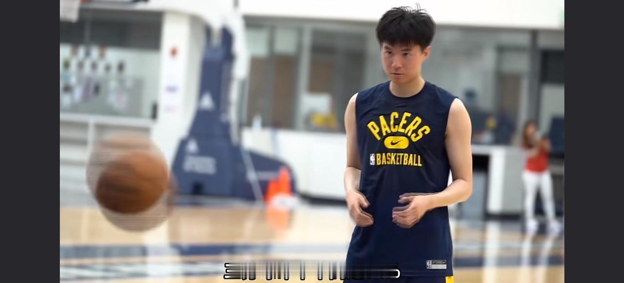 揭迷韩国男篮李贤重~
在一段采访视频中，我们看到韩国男篮的主力李贤重讲述自己为什