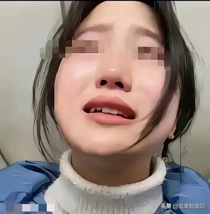 光棍收养女孩18年，邻居感觉关系不正常报警，一推门所有人惊呆。村里的老陈打了一辈