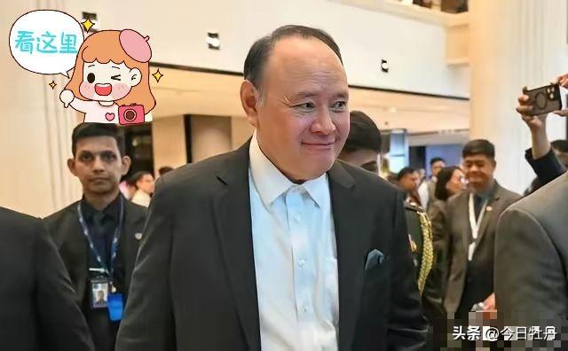 特奥多罗: 你们可以不喝生力啤酒，不吃菲律宾香蕉，但是我依旧要诋毁中国。

特奥