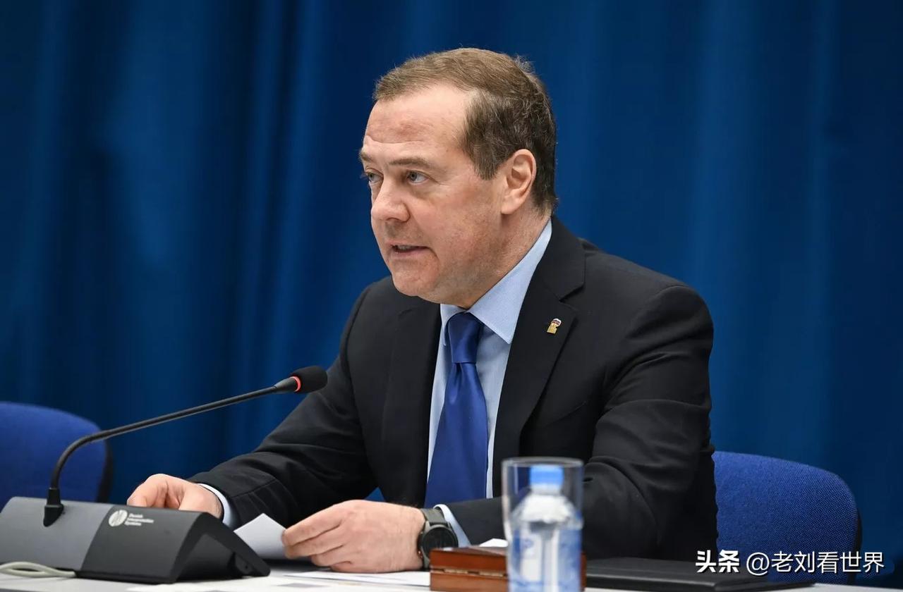 【梅德韦杰夫：大约有4万名军人加入了俄罗斯无人系统部队】
莫斯科时间2026年7