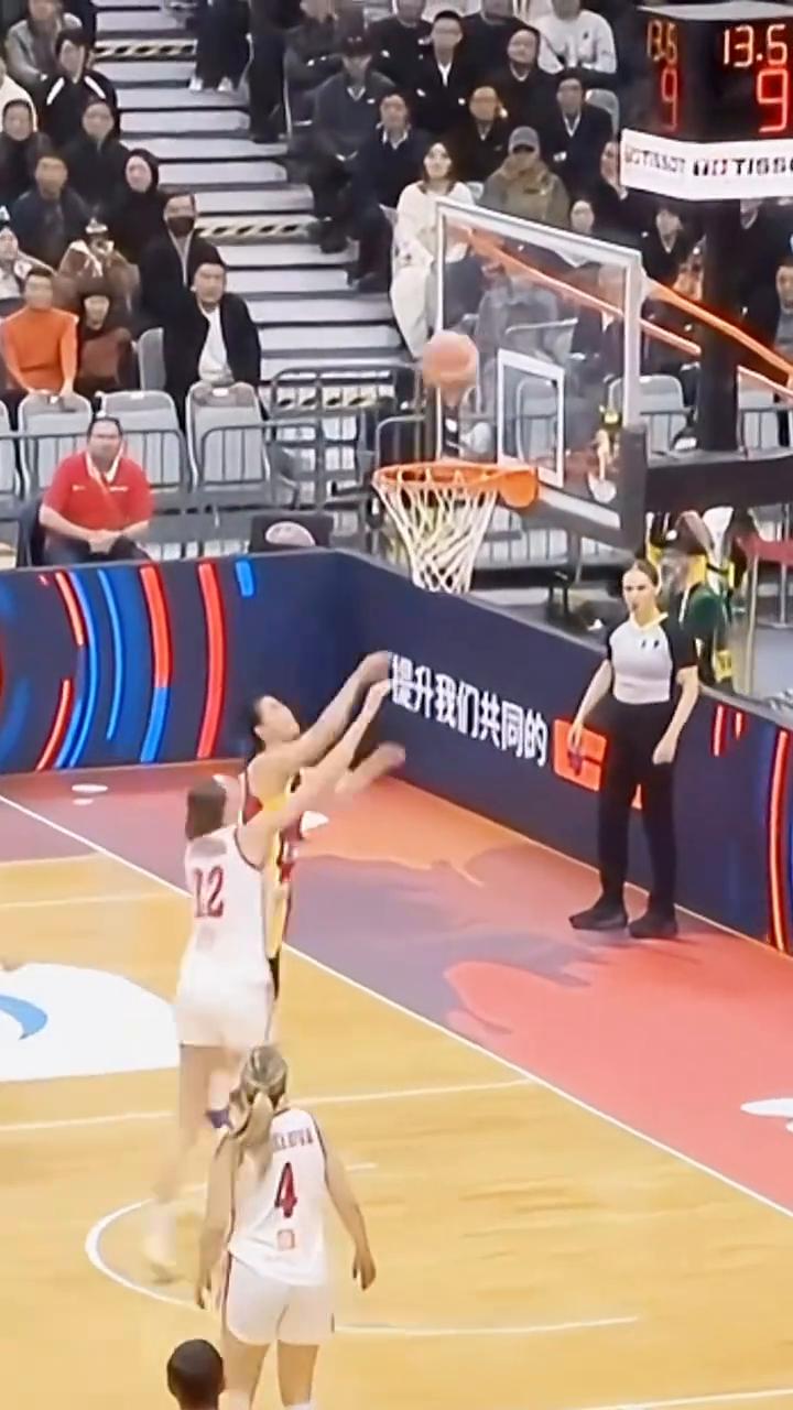 王思雨太溜了。
现在他们很多中锋的球，我看的全部在弧顶上，好球。打一个经验球，我