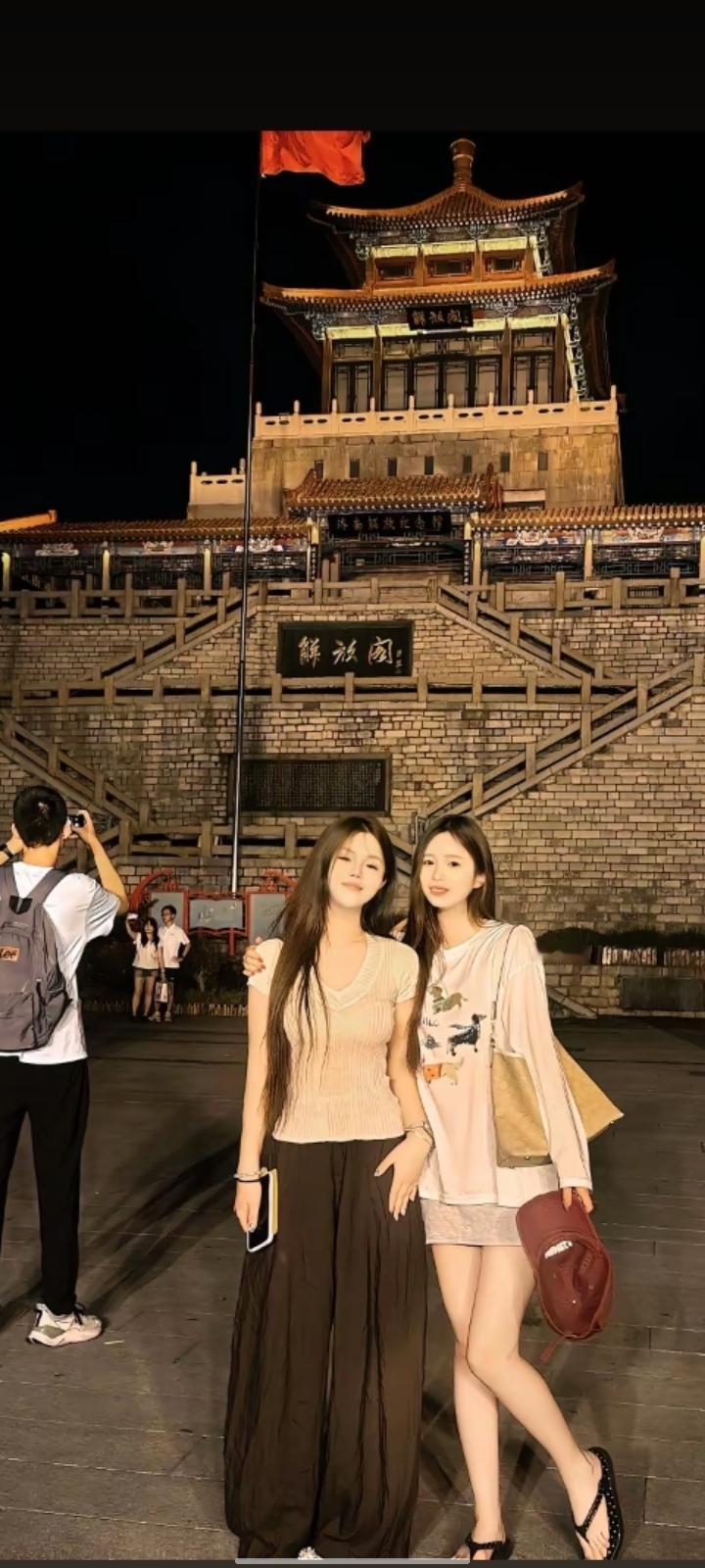 人间值得，万物可爱，生活很甜，未来可期。不必焦虑未知，不必遗憾过往，所有经历都是