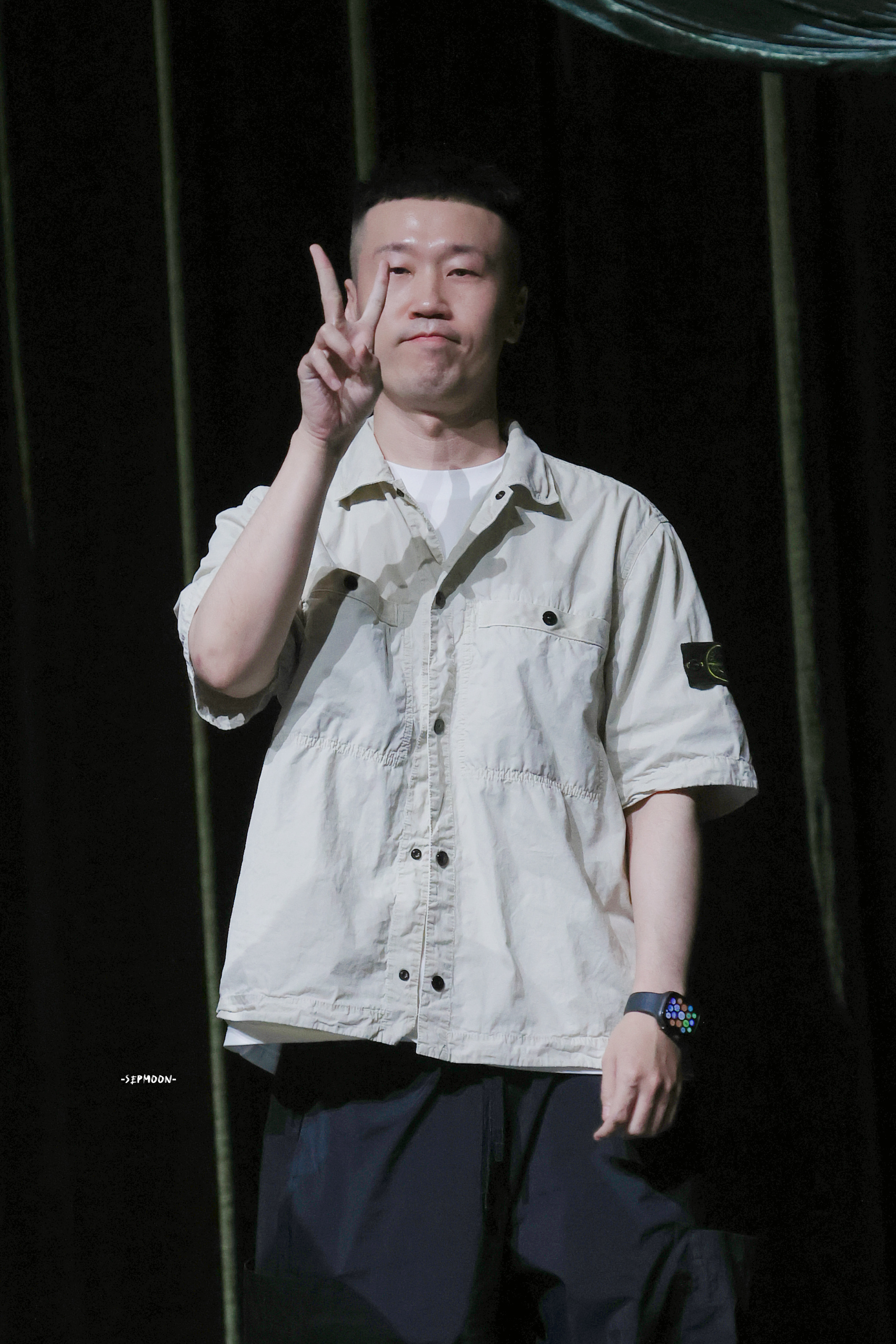 杨九郎 「这个人和小树杈都很萌」来看教主的「身心俱疲」啦教主：九郎来这上厕所都不