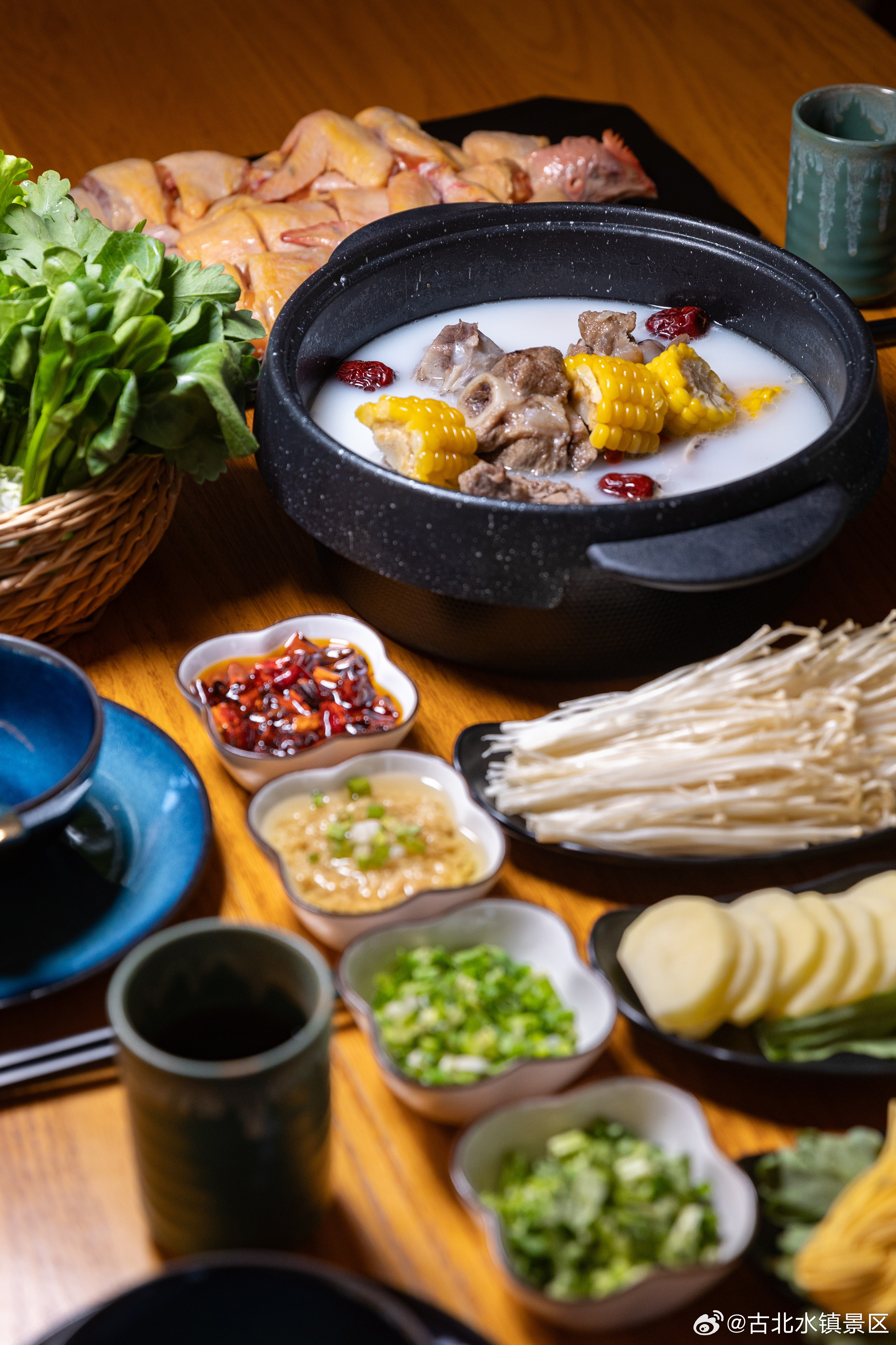 如果这世界上，只剩一种食物不可辜负，小北觉得一定是火锅！择一日，来#古北水镇# 