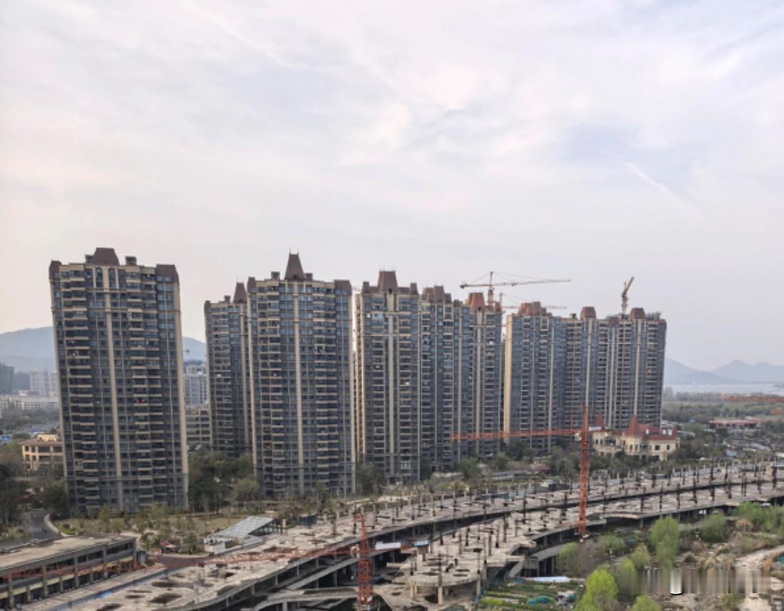 广州公积金的提取条件再次放宽，装修、物业费、老旧住房自主更新改造，都可以提取。