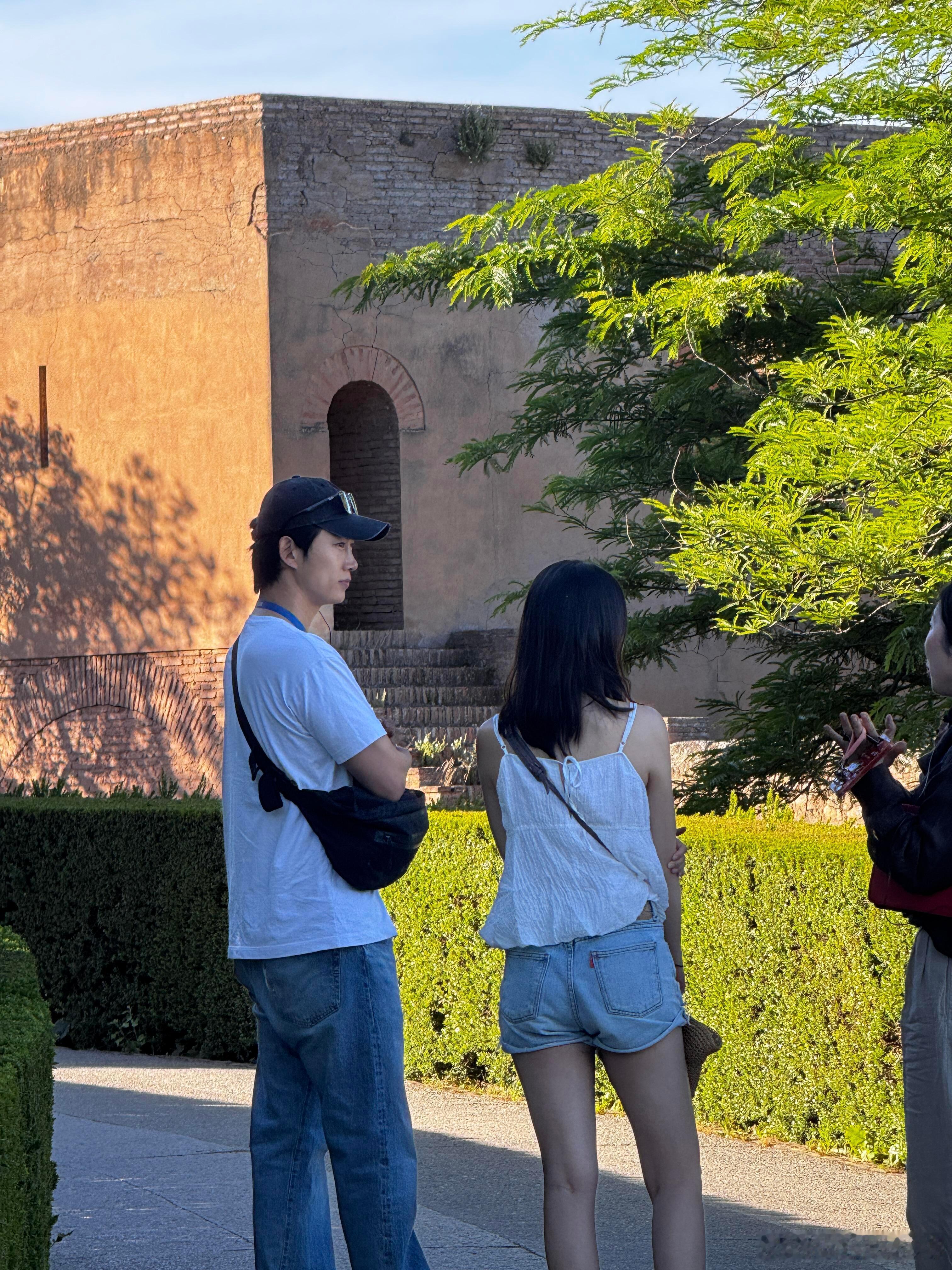 中国网友仍在发力 在阿尔罕布拉宫偶遇了玉泽演这是在蜜月旅行吗