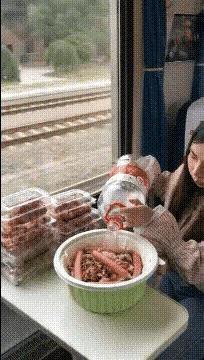美女一个人，把我一天的饭量干完了。