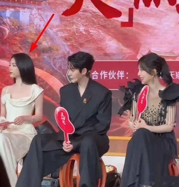 阿念的扮演者代露娃都比杨紫好看，剧里的人设也比小夭更像大女主[挖鼻] ​​​