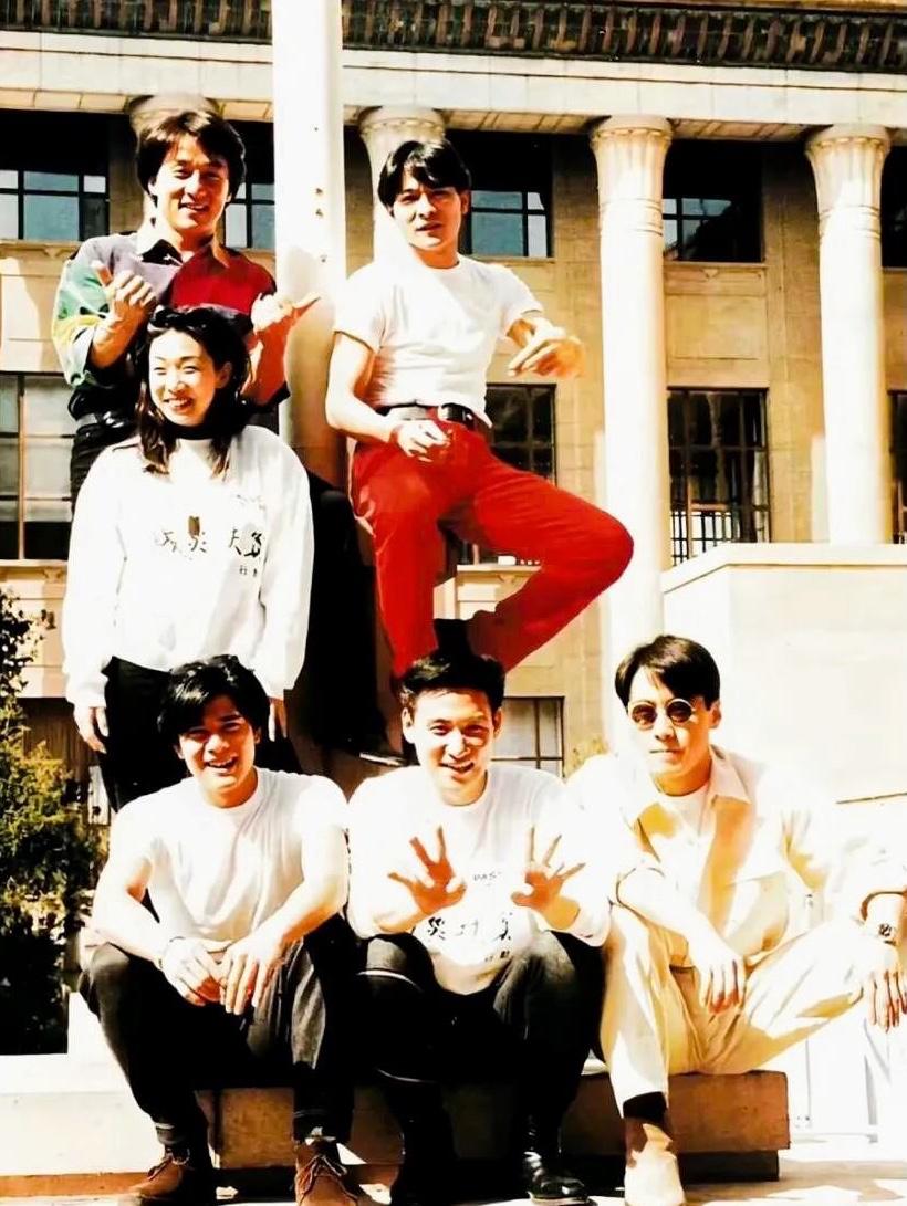 这五位帅哥是那个年代里顶级的巨星，一个个都是那么有魅力，有唱歌的，有演戏的，有些