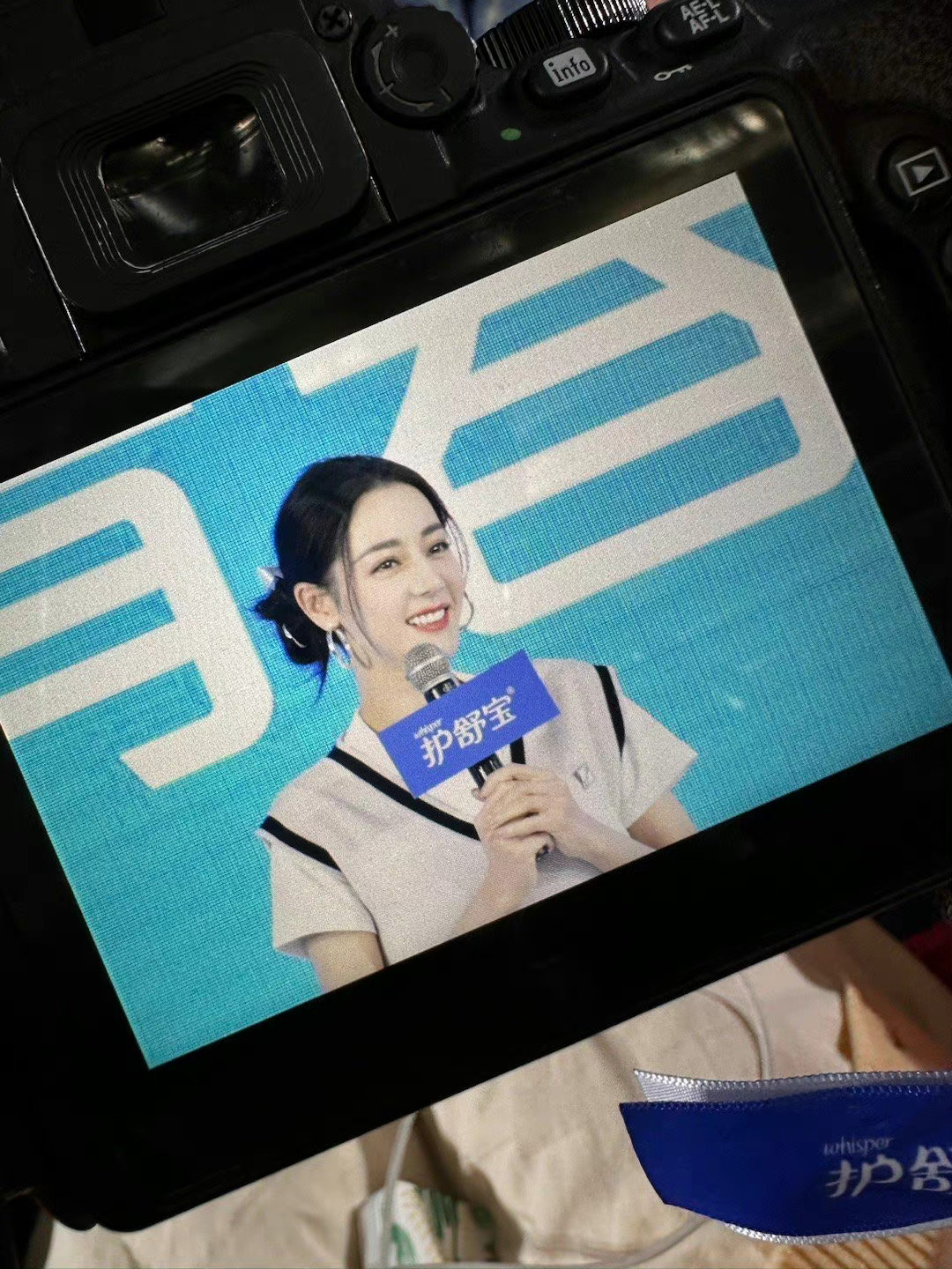 迪丽热巴[超话]  准时翻相册甜妹御姐无缝切换 ​​​