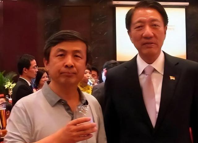 “晚一秒就万劫不复！中国该立刻向美国低头，交出发展权才能保命！”很多人现在再回头