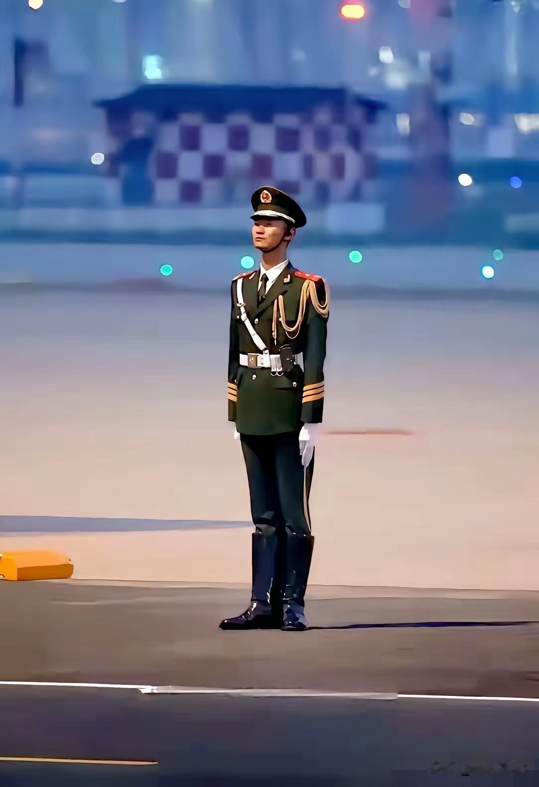 扬我军威！为中国军人点赞，眼神坚毅，目光如炬，最可爱的人!我爱我中国，中国万岁！
