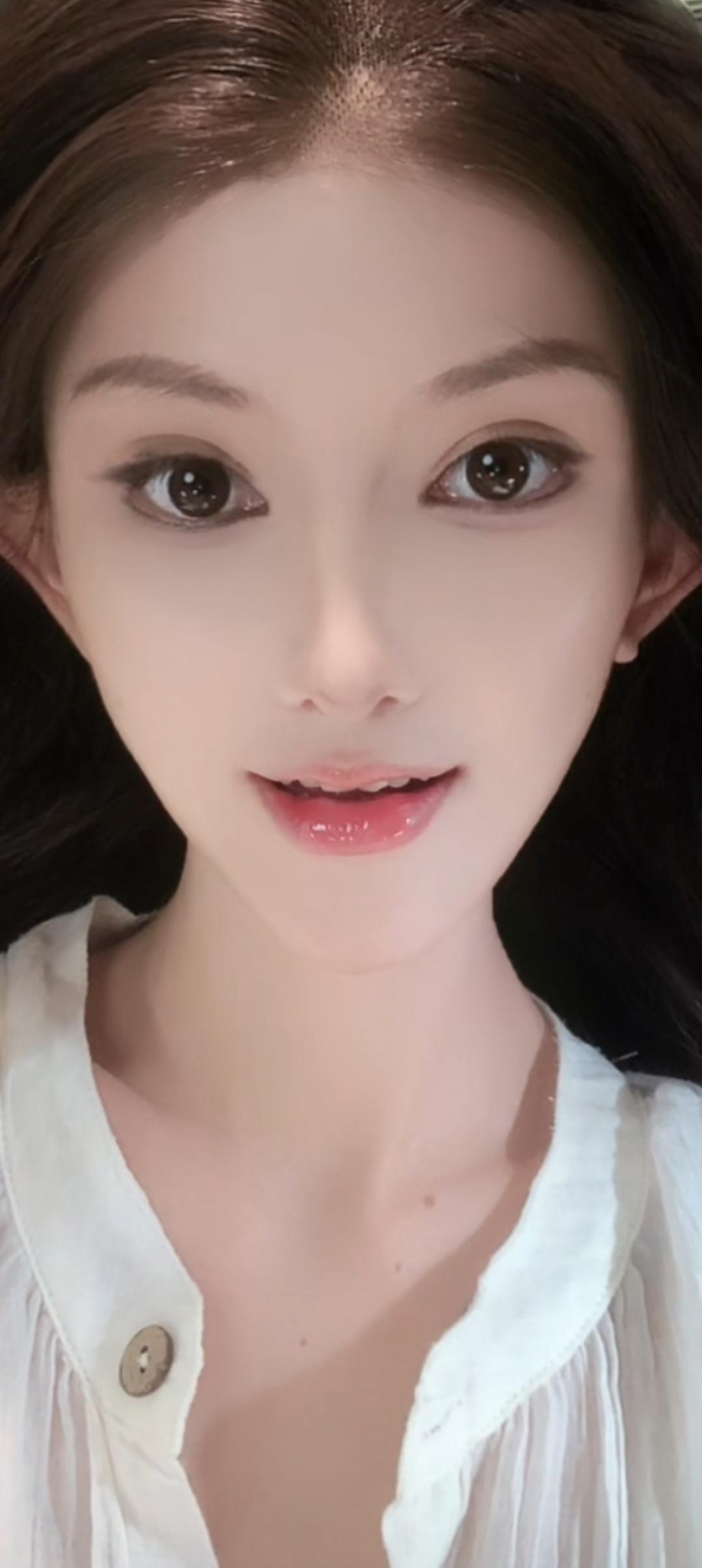 这位小姐姐看起来很漂亮！