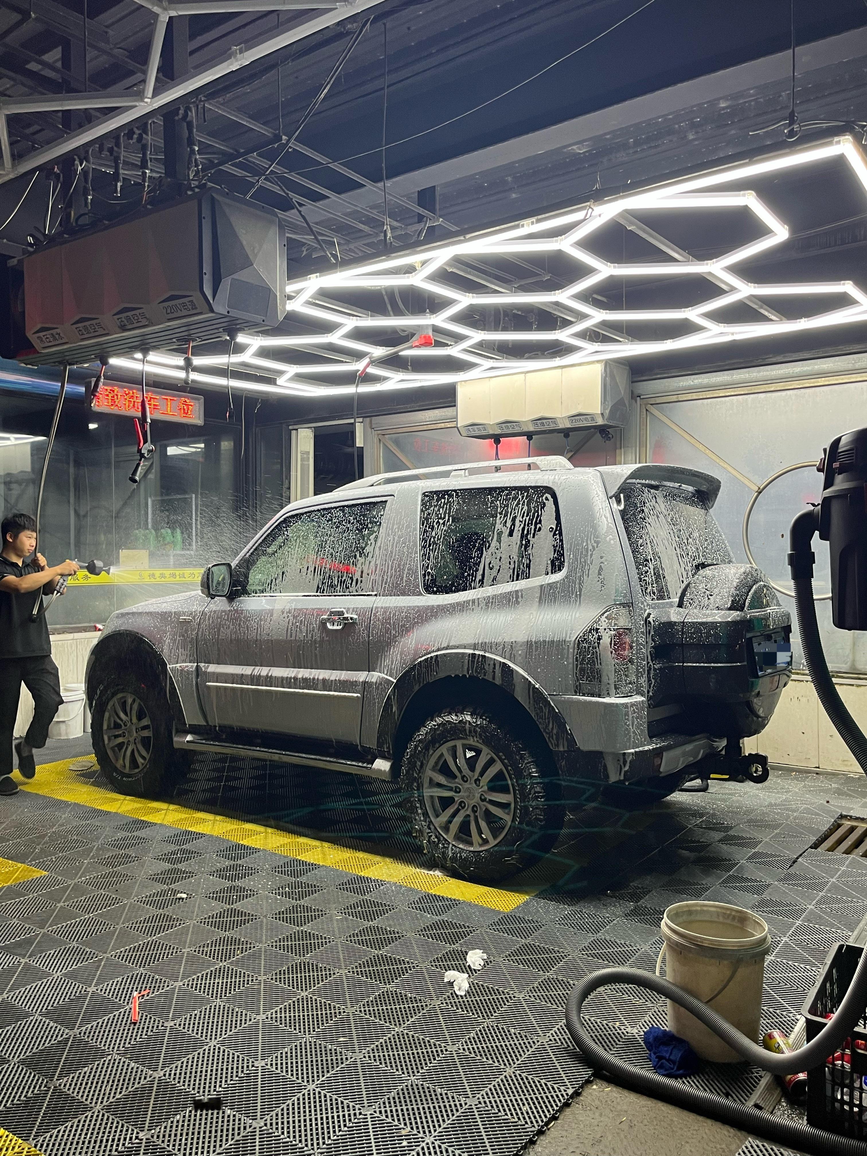 还是国内方便，这个点还能洗车yz77聊车 ​​​