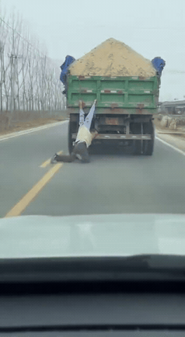 给信号超车呀在后面喊前面车跟本听不见？[比心][比心][比心][比心][比心][