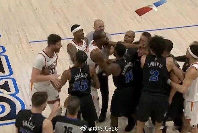 今日NBA常规赛，太阳客场在最多落后独行侠16分的情况下第三节爆发，最后以132