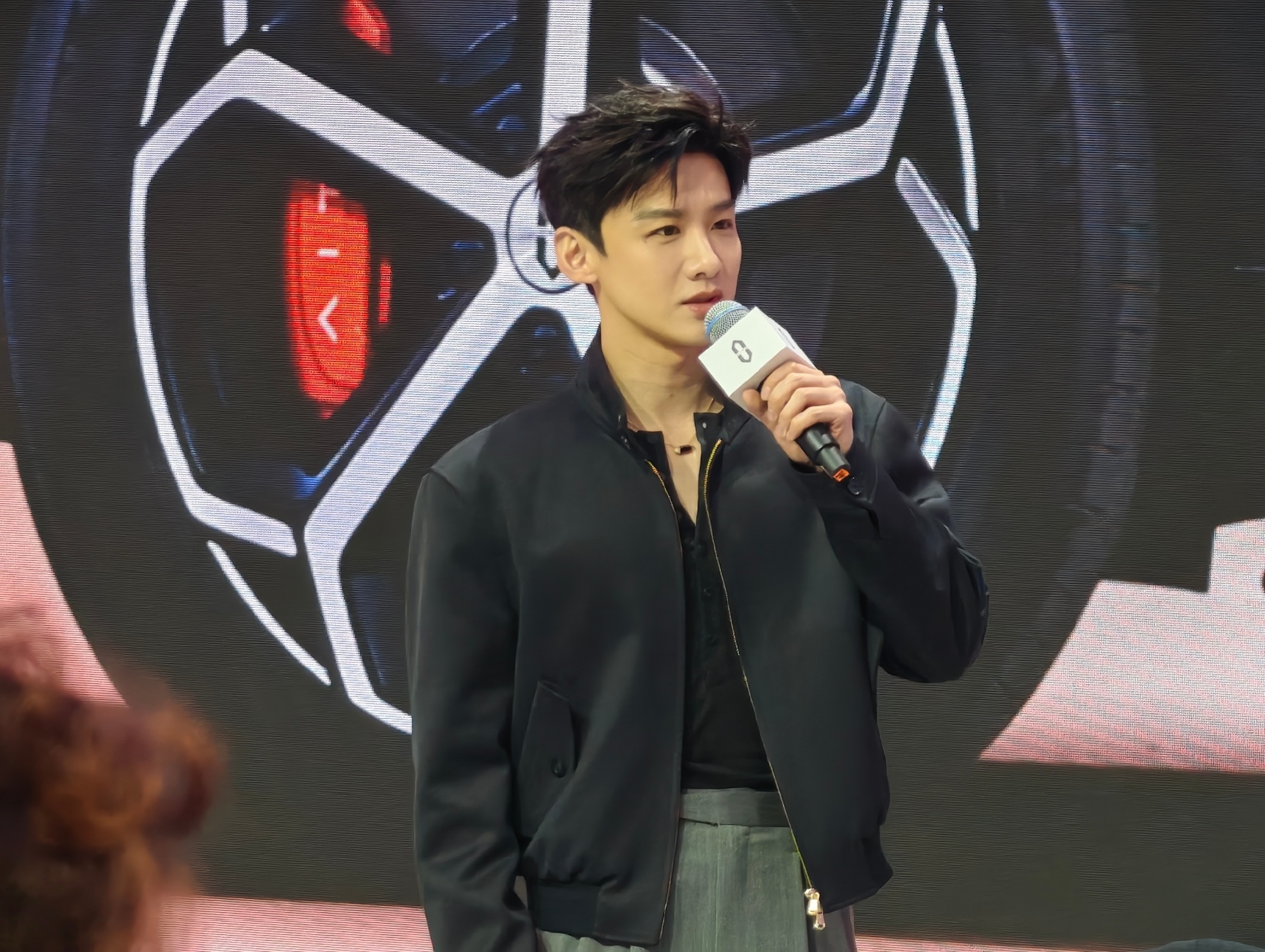 白敬亭现身北京车展问界展台白敬亭现身北京车展问界展台，直接把现场气氛给点爆了！大