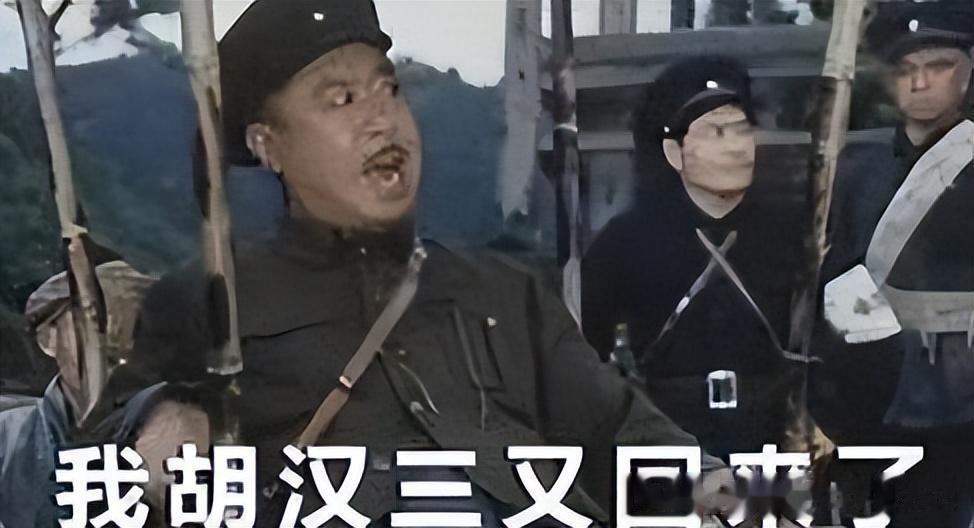 面临末日的国民党匪军，活像一群野兽，他们到处强奸妇女和被抓的女学生。十三日，记者