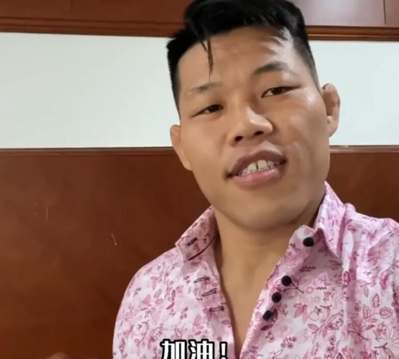 作为格斗高手，李景亮在经历了一次颠簸之后更加信任机长、机组和航空公司，这种信任是