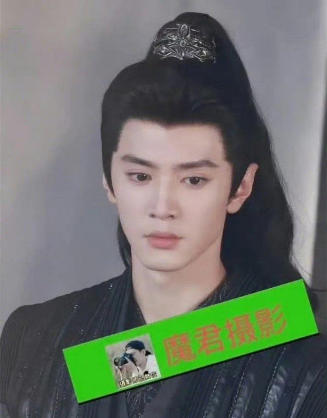 陈哲远梦花廷古装路透曝光，这身装扮尽显少年英雄感，此次与张婧仪搭档，这阵容真的让