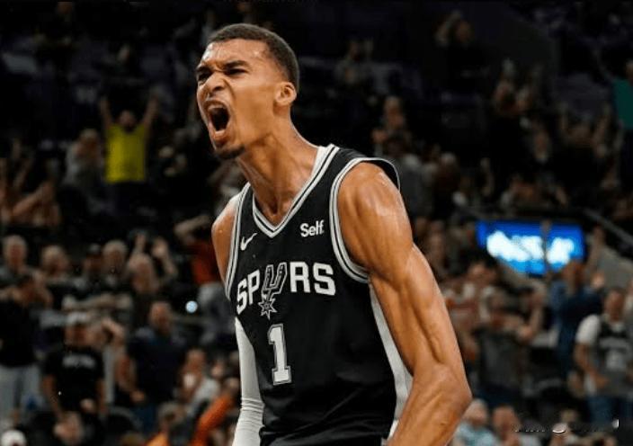 NBA官方实力榜更新：马刺队史首次登顶榜首，雷霆掘金尼克斯活塞分列二至五位稳居前