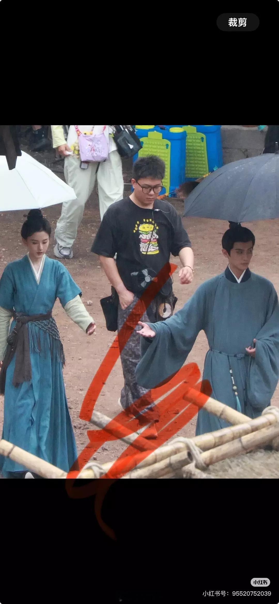 表妹万福宋祖儿陈鑫海同框路透男的怎么有点头大肩窄还溜肩 ​​​
