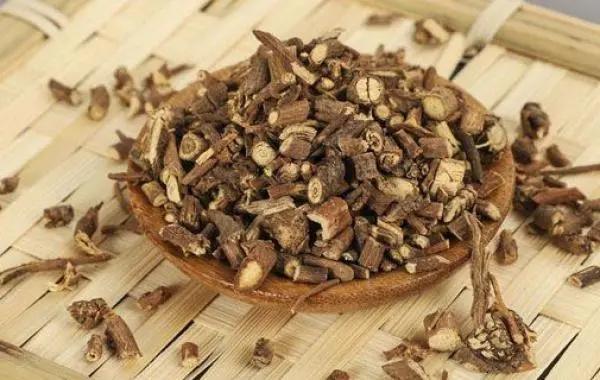 重用“柴胡”治好患者的手抖后，我想说：肝风一动，手就抖！而所谓的“驴马方”，真真