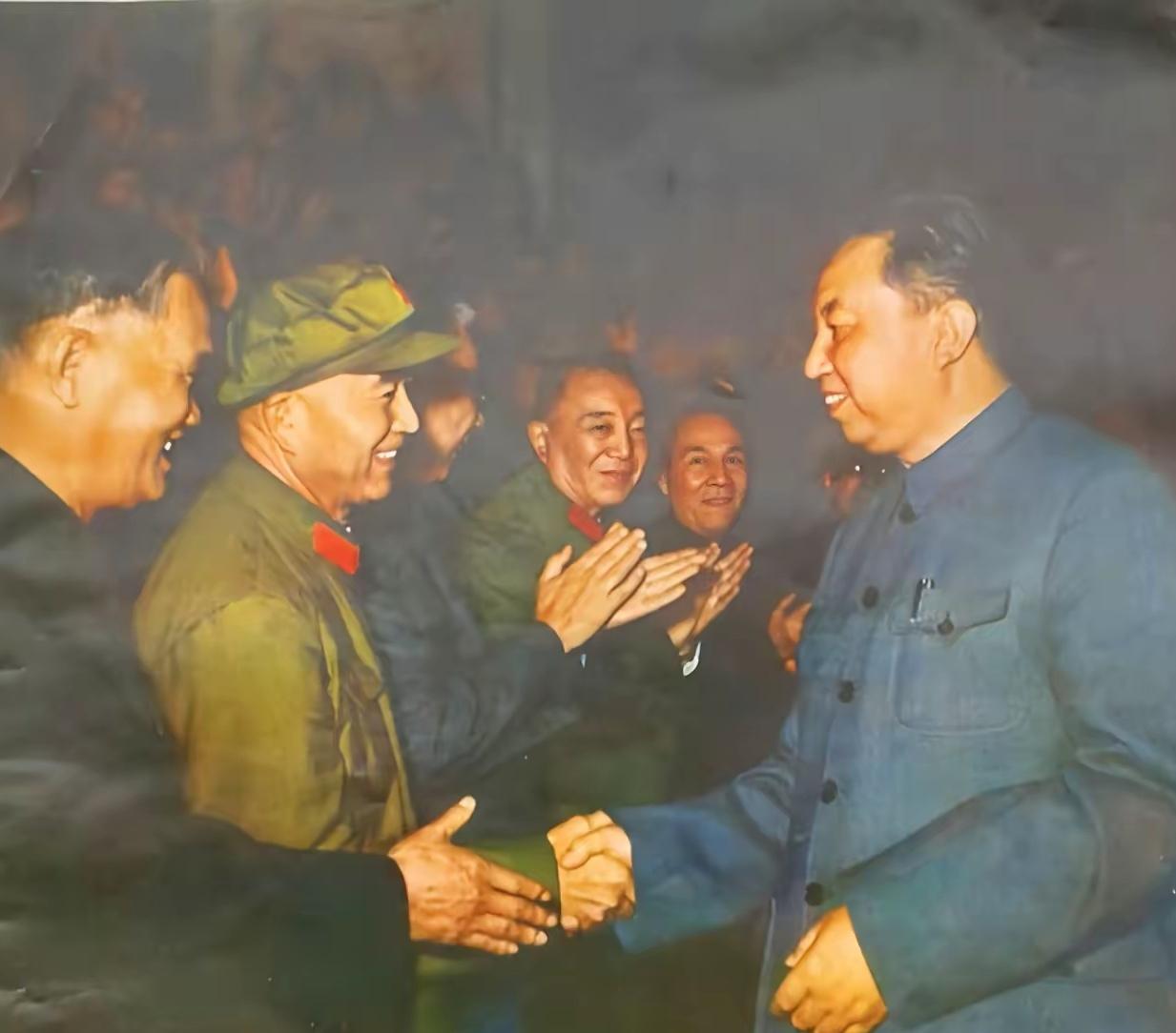 珍稀老照片！当年全国报刊、画报首发的高清原版彩照，绝非AI合成，画面满是时代幸福