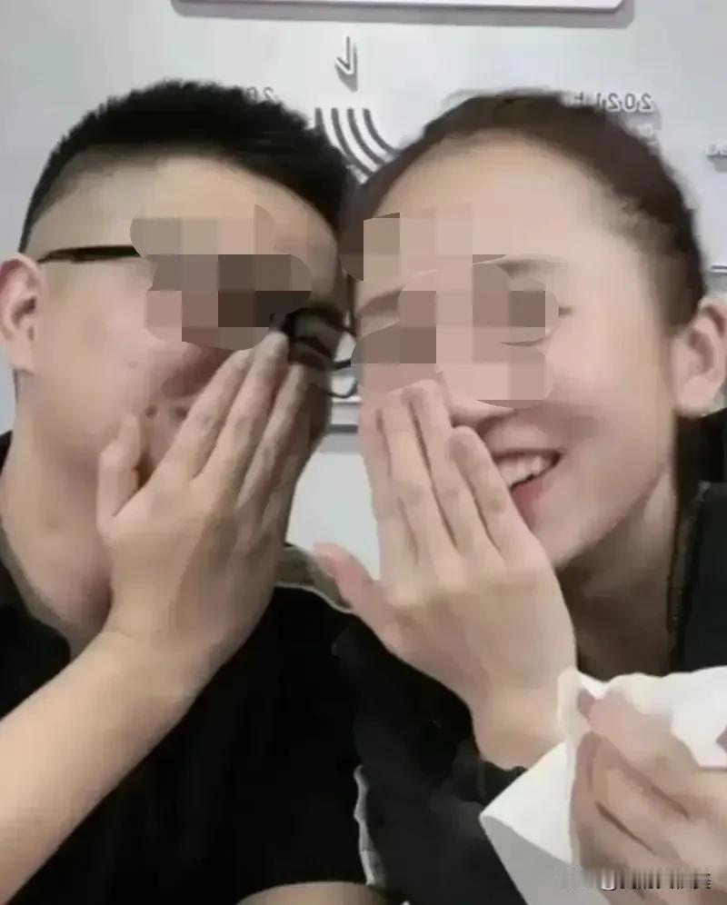 一个女人的强大之处在于，可以认识无数个不同姓氏的异性朋友，并且还可以相处的“特别
