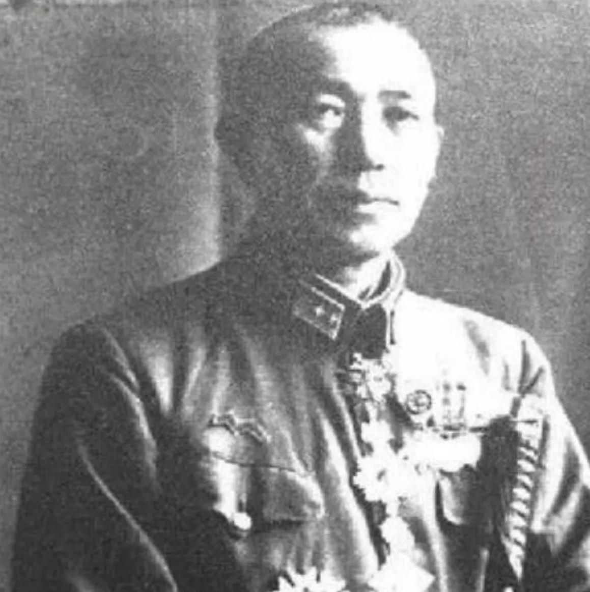 石井四郎是 731 部队的创办者。他特别好色，喜欢玩弄年轻漂亮的艺伎。和艺伎上床