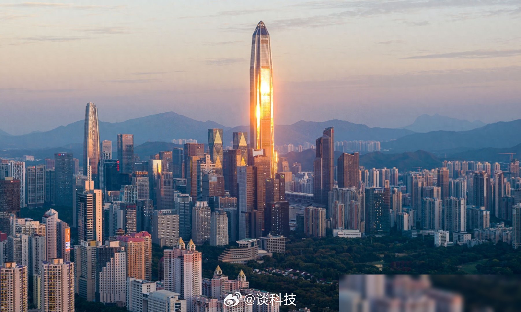 今天聊个数据，可能比什么宏观叙事都更有冲击力。 上半年，北上广深的房地产开发投资