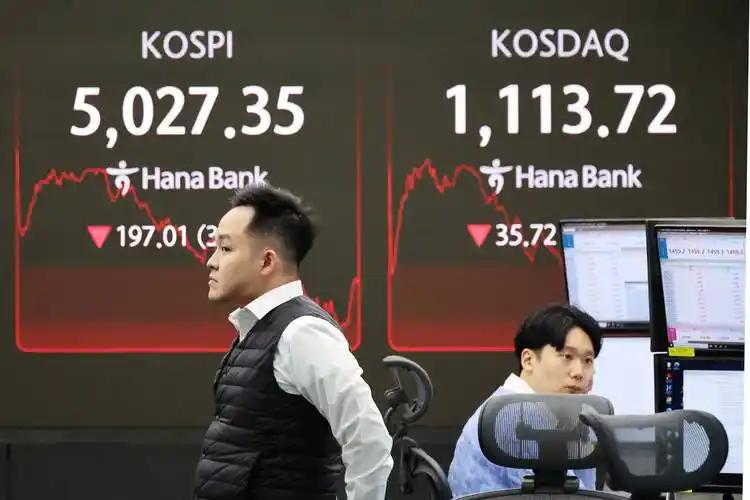 40万家庭迎史上至暗时刻，韩国股市30天蒸发32万亿，年轻人被套牢......
